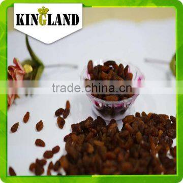 Seeded dried red raisins