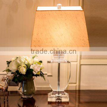 Medal shape design K9 clear crystal table lamp with fabric lampshade