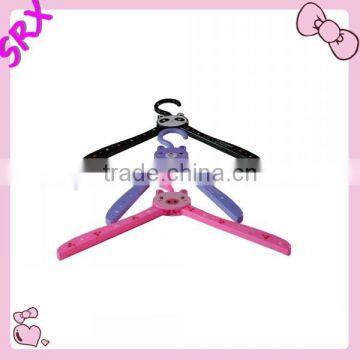 Customized Top selling reasonable price plastic foldable clothes hanger, expandable clothes hanger