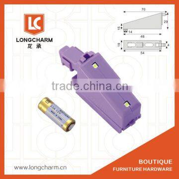 LED light for hydraulic cabinet hinge