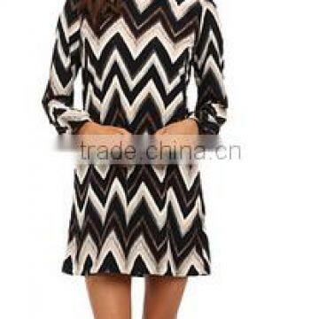 2015 hot design zigzag black and white match mini short casual dress