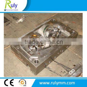 China Light Cover Injection Mold
