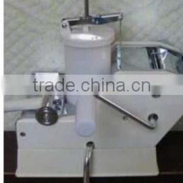 Manual dumpling machine