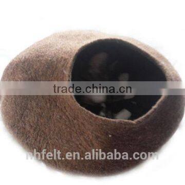 Handmade Felted Purple Wool Cat Cocoon photo-4