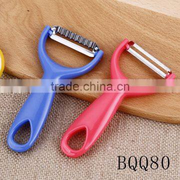 Factory Wholesale Colorful PP Handle Stainless Steel Wave Blade Multifunctional Peeler