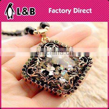 2016 Fashion accessories jewelry fancy black floating bead square pendant necklace