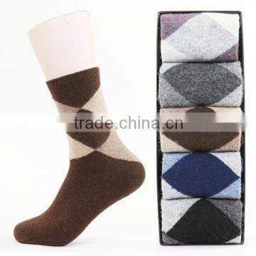 Professional high quality custom wholesale diamond jacquard men socks cotton