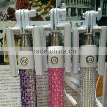 2015 hot-selling wired selfie stick with bling covered in display package for mobile phone