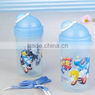 plastic water bottle with lid and straw for children