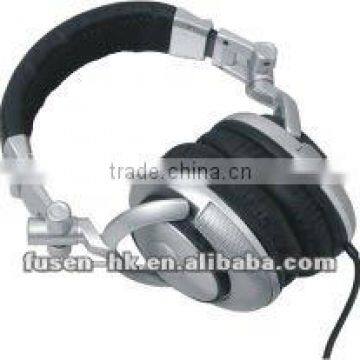 CD302 studio headset with good sound performance