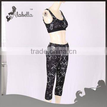 Stock Garments for Yoga Sets Sports Bra and Capri Leggings With Digital Printing photo-2