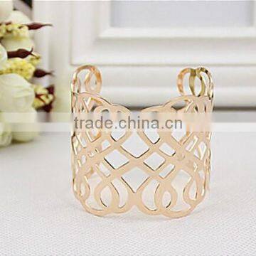 American stylish twist heart shape hollow bangle,women gift gold bangles wholesale