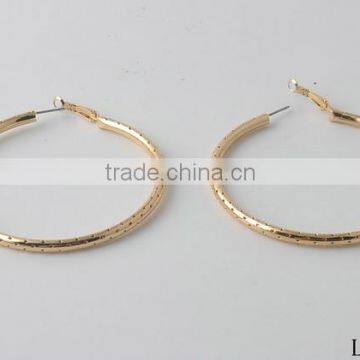 Spot gold hoop earrings