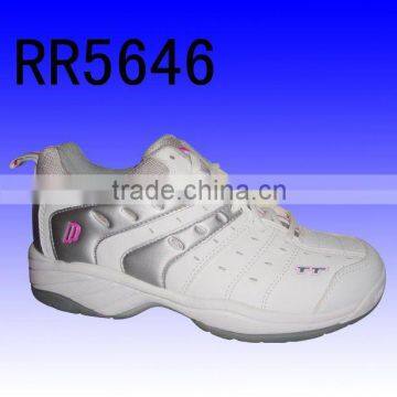 women's fashion tennis shoes