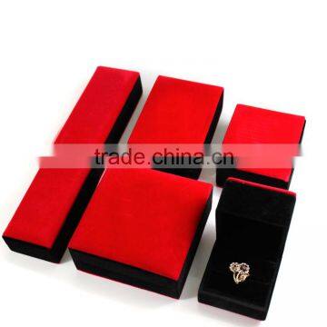 Luxury Red Wedding Favors Velvet WomenJewelry Boxes With Logo.