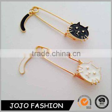 Custom cat shaped enamel lapel pin badges with gold chain                        
                                                                                Supplier's Choice