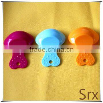 OEM Food Grade PP Pet Dog Cat Candy Color Plastic Shovel Heart Shape Handle Pet Food Spoon Manufacturer photo-4