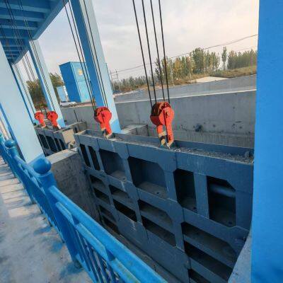 Custom steel sluice gate opening and closing, steel sluice gate for reservoirs and power stations, zinc-sprayed steel gate, flap steel dam gate