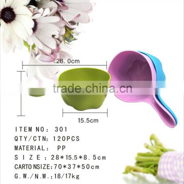 Plum Shaped Muticolor Plastic Water Ladle for Kitchen,Bathroom