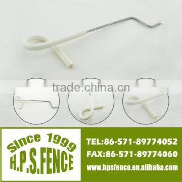 Electric fence Pig tail insulator for wood post