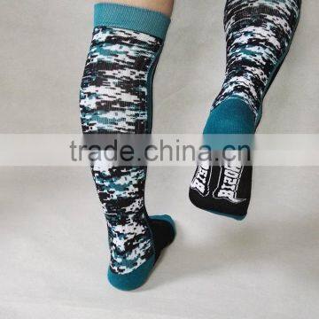 Custom Wholesale Knee High Football Soccer Socks photo-4