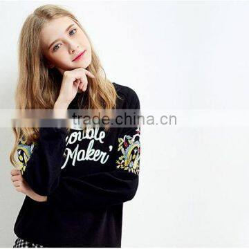 Female Black Round Collar Collar Fleece. photo-2