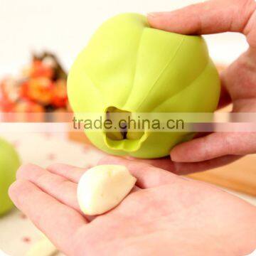 1PC Silicone Garlic Shaped Garlic Peeler Practical Kitchen Gadgets Easy Kitchen Tool Random Color KC1556 photo-2