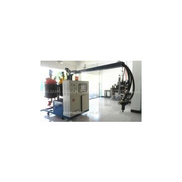 Polyurethane foaming machine