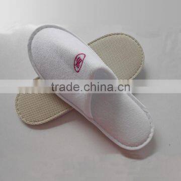 Disposable Open Toe Brushed Fabric Design Print Personalized White Hotel Slippers photo-3