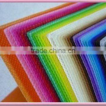 Non-woven polyester mat