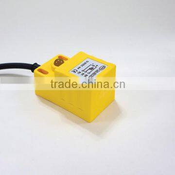 Compact rectangular 30 mmsq DC 5 V / DC 10-30V / AC 24-260V / Sensing Distance 10mm / 15mm / Inductive Proximity Sensors