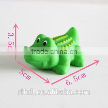 Custom 100% food grade silicone Crocodile bath toy with squeaker