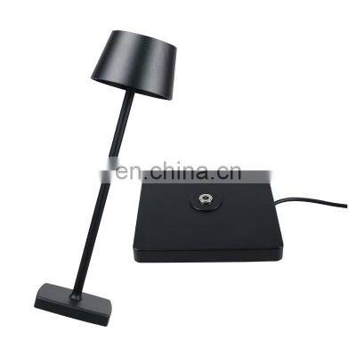 Nordic Indoor Outdoor Aluminium LED Table Lamp IP54 Dimmable Memory Function Charging Table Lamp