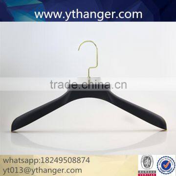 CY-586 custom brand logo with gold hook for superior rubber hanger plastic hanger
