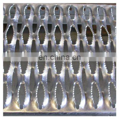 safety perforated metal grip strut safety grating tread treads