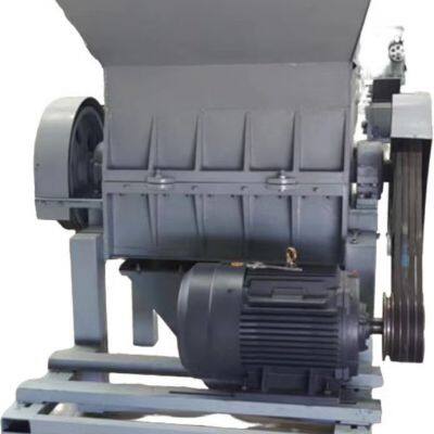 Heavy-Duty Plastic Shredder for Scrap Metal and Waste Recycling With Roll Crusher Design