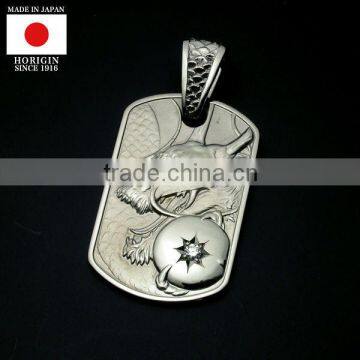 High Quality Engraved Silver And Gold Pendant Made in Japan for Sale
