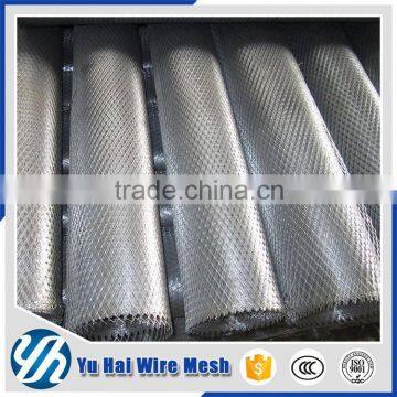 Flexible galvanized expanded metal mesh netting fence