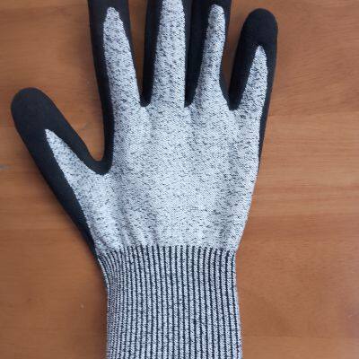 Hppe and Glassfibre 13 Gauge Knitted Sandy Latex Palm Coated Anti-cut Level 5 Safety Work Gloves for Workers photo-3