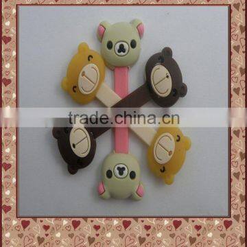 2013 hot sales for mp3 and mp4 cute bear earphone clip