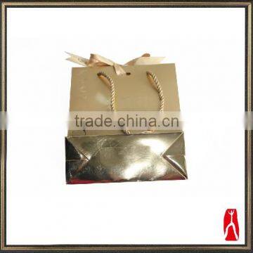 Delicate small gift paper bag printing with different handles/glossy printed paper bag with logo foiled