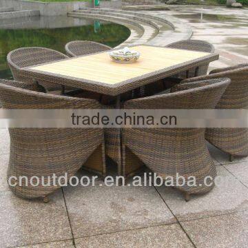 Wicker coffee table and chairs T066