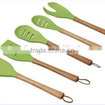 Totally natural bambu kitchen utensils with silicone handle