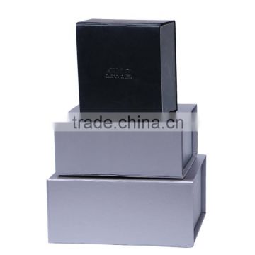 Custom folding cosmetic paper box with magnet closure