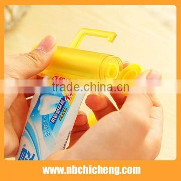 Plastic Toothpaste Squeezer with Suction Cup