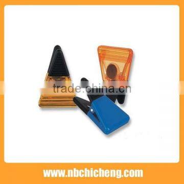 High Quality Plastic Hot Selling Triangle Magnetic Clip photo-3