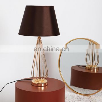 New product creative desk light red luxury hotel bedside modern iron table lamp fro home decor