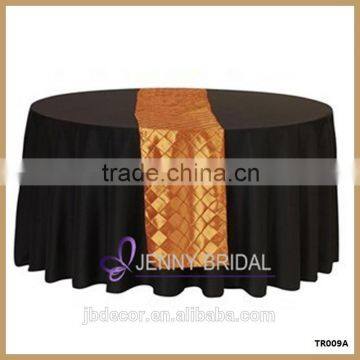 TR009A nice decorative shiny gold satin pintuk table runner