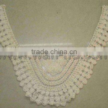 collar motif lace