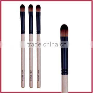 Covering Eye Brush 011